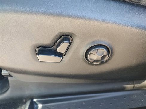 Certified 2020 Chrysler Pacifica Limited image 32