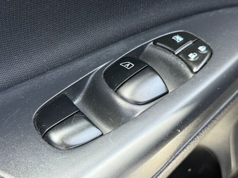 Used 2015 Nissan Sentra SV image 23