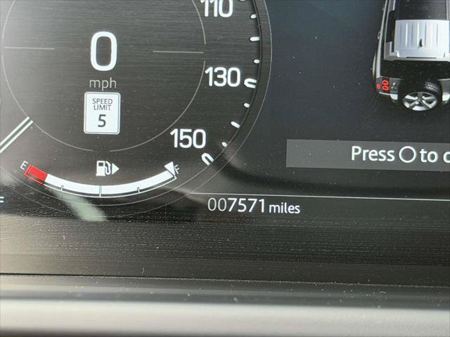 Used 2026 Land Rover Defender 110 X-Dynamic SE AWD/4WD image 29