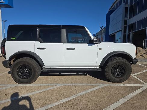 Used 2024 Ford Bronco Wildtrak image 8