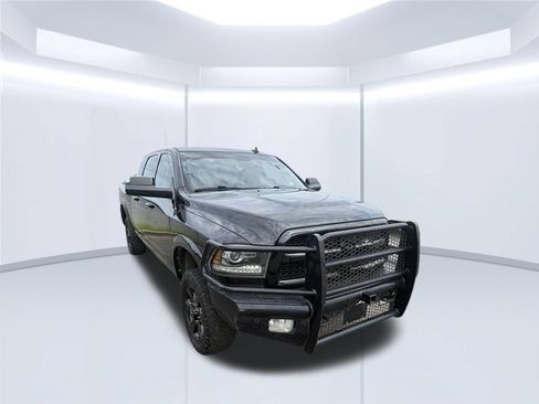 Used 2016 RAM 2500 Laramie w/ Black Appearance Group AWD/4WD image 2