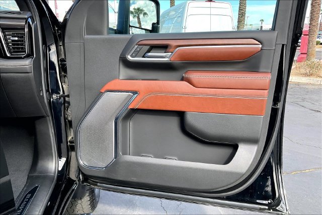 Used 2024 GMC Sierra 3500 Denali Ultimate AWD/4WD image 23