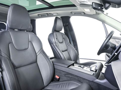 Used 2025 Volvo XC90 T8 Ultra AWD/4WD image 24