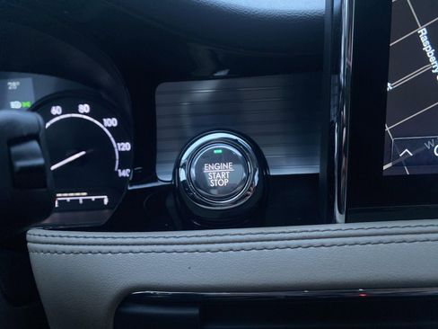 Used 2021 Lincoln Corsair AWD w/ Premium Package image 9