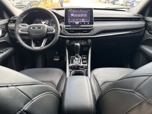 Used 2025 Jeep Compass Latitude w/ Altitude Special Edition AWD/4WD image 16