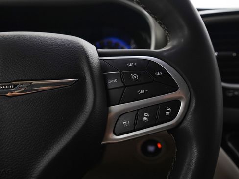 Used 2022 Chrysler Pacifica Touring-L FWD image 26
