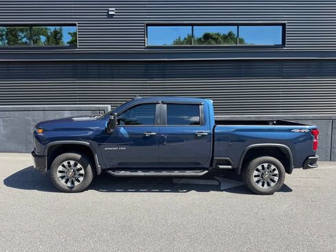 Used 2022 Chevrolet Silverado 2500 Custom w/ Custom Value Package AWD/4WD image 2