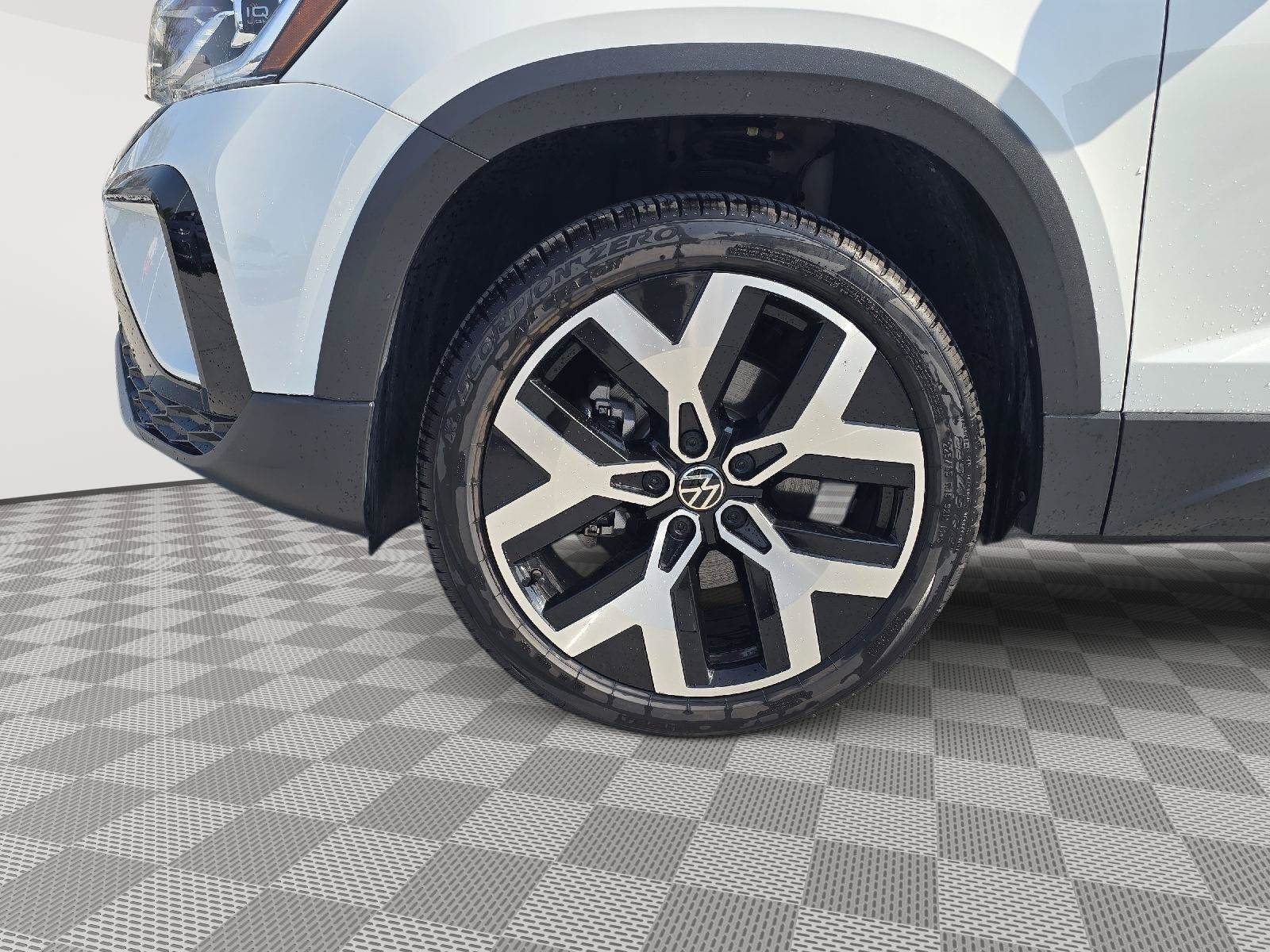 Certified 2023 Volkswagen Taos SEL AWD/4WD image 4