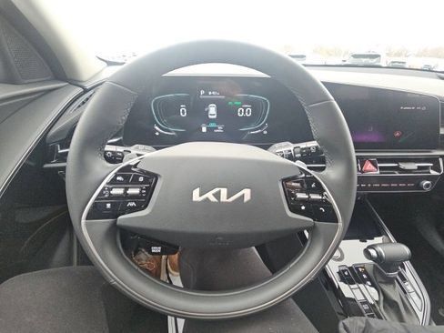 Certified 2024 Kia Niro EX Touring image 16