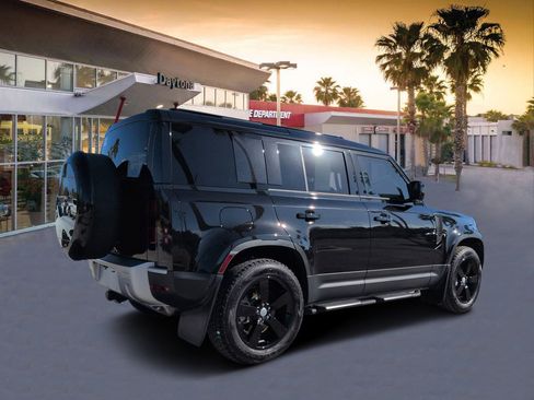 Used 2025 Land Rover Defender 110 S image 3