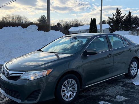 Used 2014 Toyota Camry LE image 3