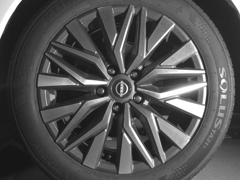 Used 2025 Nissan Altima 2.5 SV FWD image 14