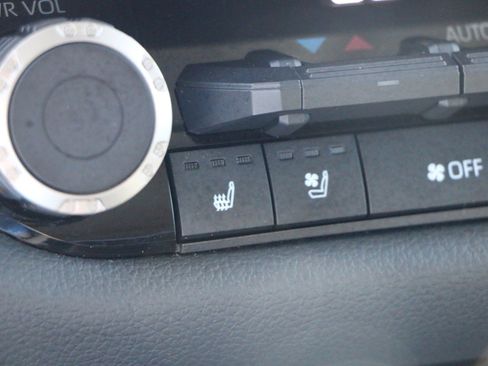Used 2024 Toyota Tundra Limited AWD/4WD image 24