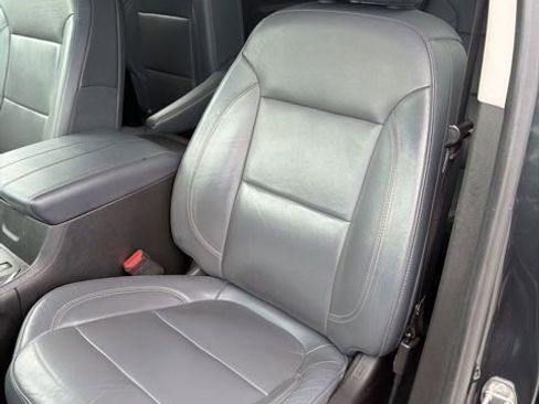 Used 2021 Chevrolet Traverse LT w/ LT Premium Package FWD image 7