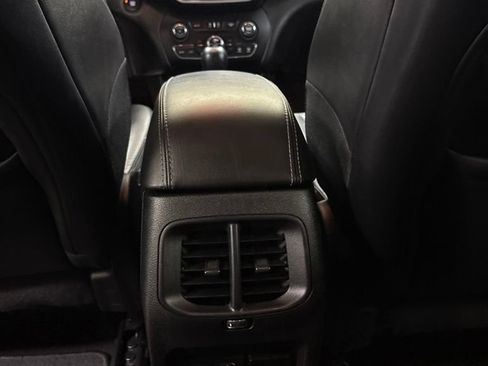 Used 2021 Jeep Cherokee Latitude Lux w/ Comfort/Convenience Group AWD/4WD image 22
