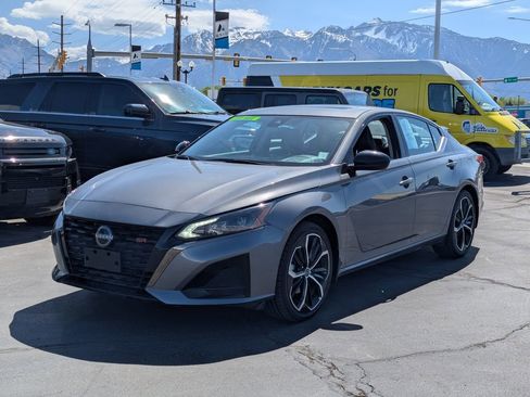Used 2025 Nissan Altima 2.5 SR w/ SR Premium Package FWD image 9