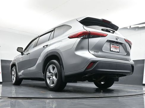 Used 2021 Toyota Highlander LE image 36