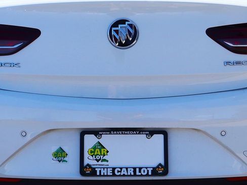 Used 2018 Buick Regal Preferred w/ Sights and Sounds Package image 21