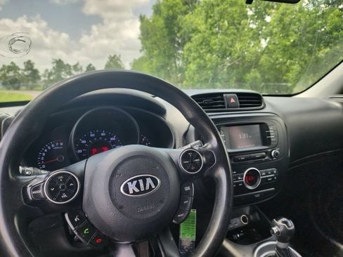Used 2017 Kia Soul + FWD image 12