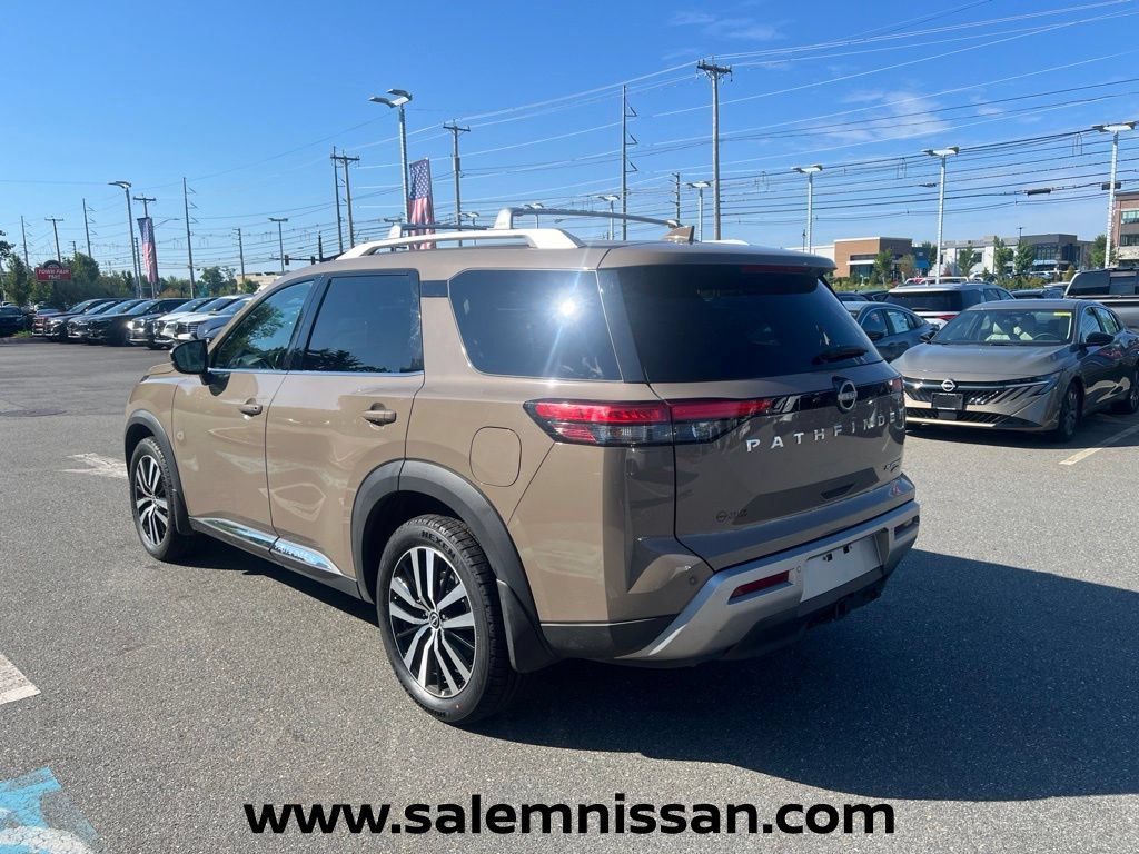 Used 2023 Nissan Pathfinder Platinum AWD/4WD image 5