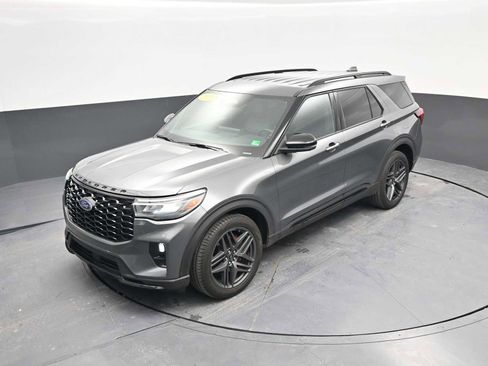 Used 2025 Ford Explorer ST-Line w/ ST-Line Street Pack AWD/4WD image 31