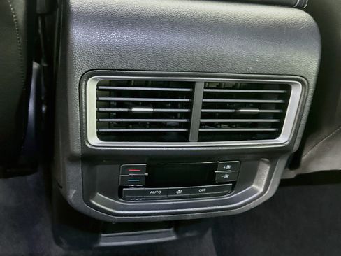 Used 2025 Volkswagen Atlas SE AWD/4WD image 27