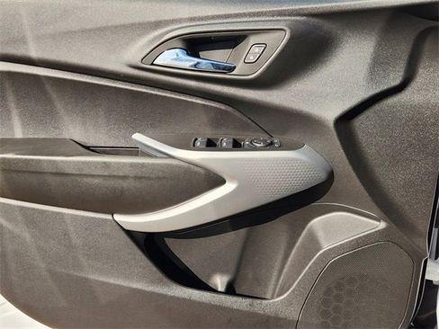 Used 2025 Chevrolet Trax LS w/ LS Convenience Package image 22