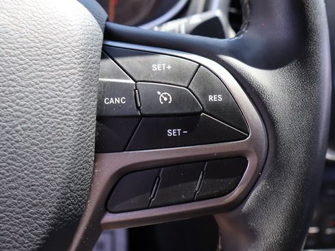 Used 2022 Jeep Cherokee Latitude Lux w/ Sun & Sound Group AWD/4WD image 29