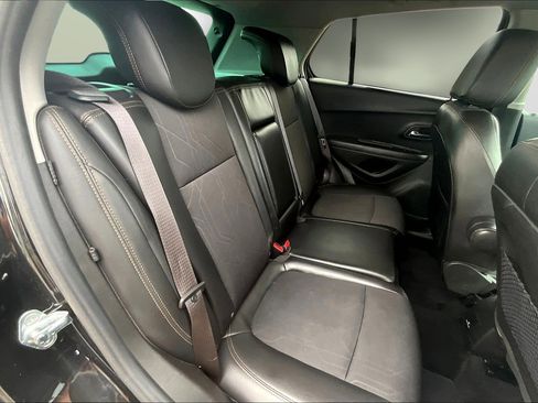 Used 2019 Chevrolet Trax LT w/ LT Convenience Package image 16