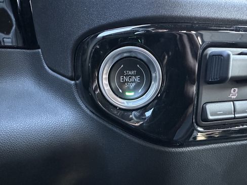 Used 2024 Chevrolet Silverado 2500 ZR2 w/ Technology Package image 21