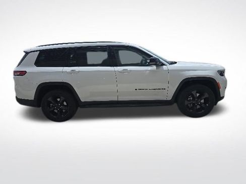 Used 2023 Jeep Grand Cherokee L Limited w/ Black Appearance Package AWD/4WD image 8