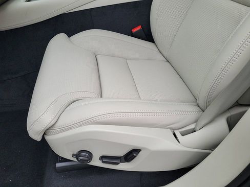 New 2024 Volvo XC90 T8 Ultimate w/ Protection Package Premier image 11