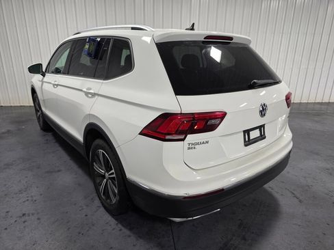 Used 2018 Volkswagen Tiguan SEL w/ 3rd Row Seat Package AWD/4WD image 3