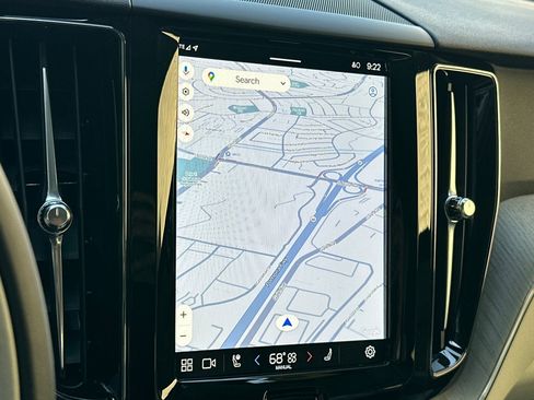 Certified 2025 Volvo XC60 T8 Plus w/ Protection Package Premier image 21