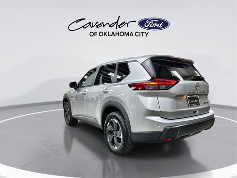 Used 2024 Nissan Rogue SV image 6