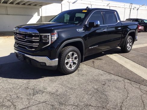 Used 2022 GMC Sierra 1500 SLT w/ SLT Convenience Package image 2