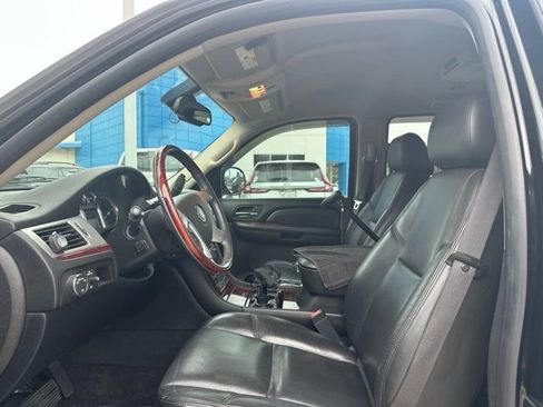 Used 2009 Cadillac Escalade AWD image 6