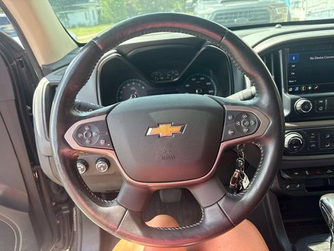 Used 2022 Chevrolet Colorado Z71 w/ Z71 Midnight Edition AWD/4WD image 17