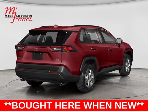 Used 2019 Toyota RAV4 XLE w/ Convenience Package FWD image 2