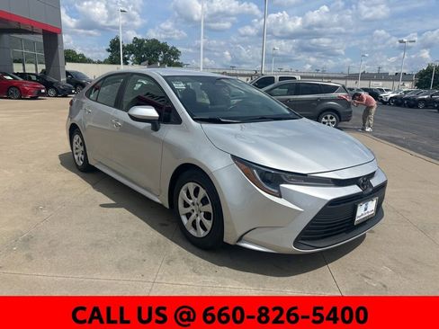 Used 2024 Toyota Corolla LE FWD image 4