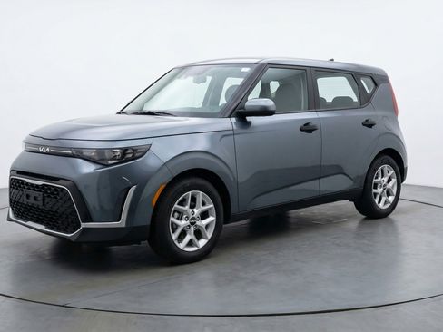 Used 2025 Kia Soul LX w/ LX Technology Package image 3