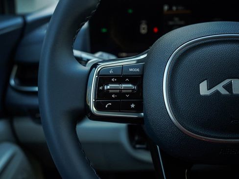 New 2026 Kia Carnival EX image 22