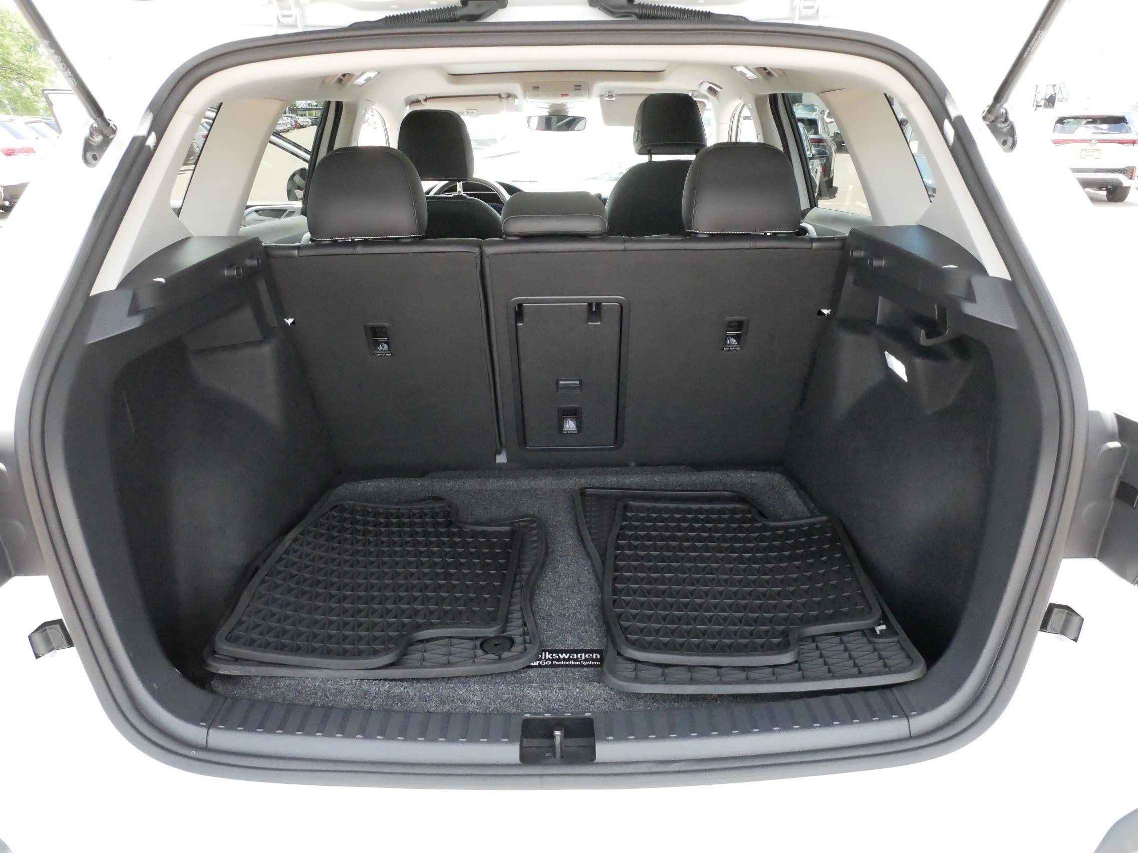 Certified 2025 Volkswagen Taos SEL AWD/4WD image 18
