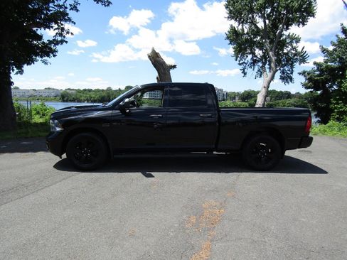 Used 2022 RAM 1500 Classic SLT AWD/4WD image 3