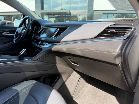 Used 2019 Buick Enclave Essence FWD image 19