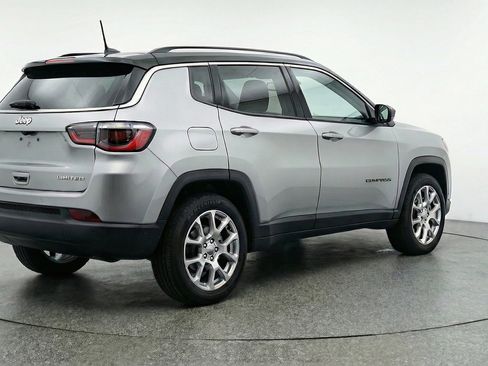 Used 2025 Jeep Compass Limited AWD/4WD image 7