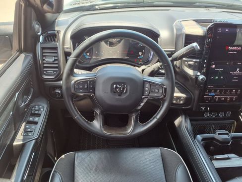 Used 2025 RAM 2500 Limited AWD/4WD image 17