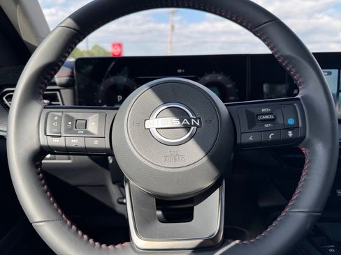 New 2025 Nissan Kicks SR image 15