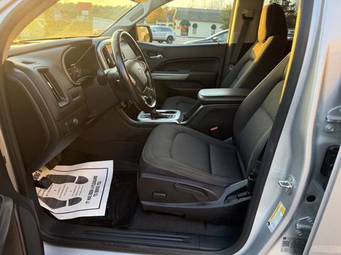 Used 2019 Chevrolet Colorado LT w/ Redline Special Edition image 16