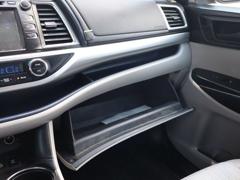 Used 2017 Toyota Highlander Plus w/ Carpet Mat Package AWD/4WD image 39